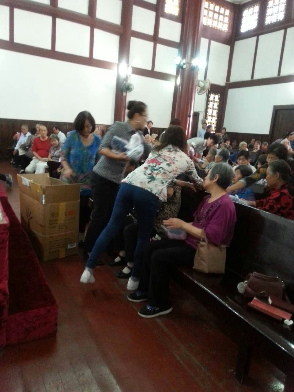 乐山市基督教三自爱国运动委员会重阳节•慰问老人活动